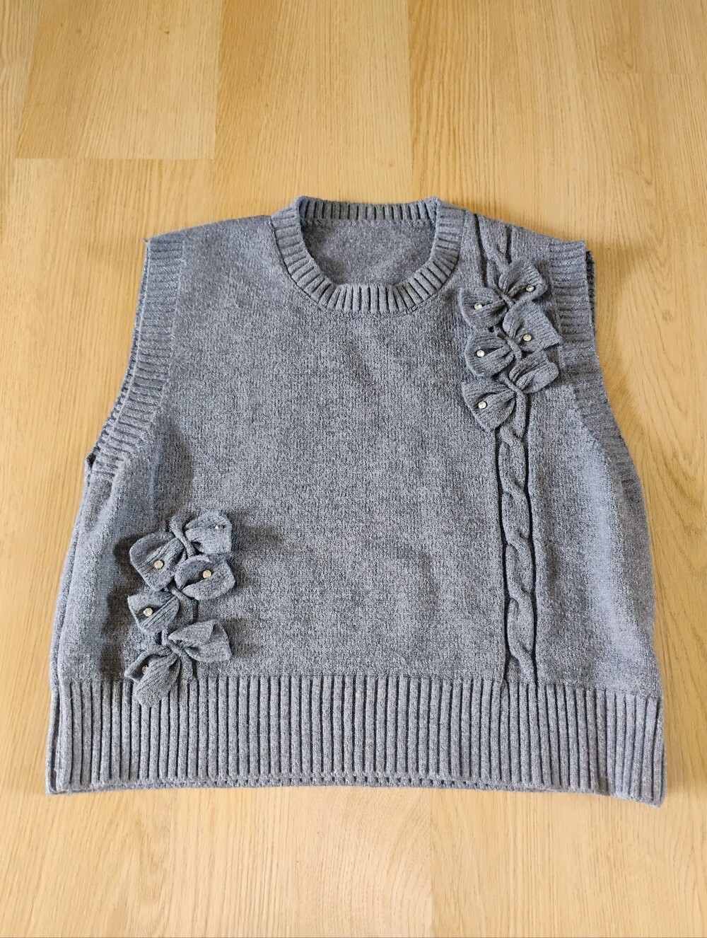 Grey Floral-Appliqué V-Neck Sweater Vest